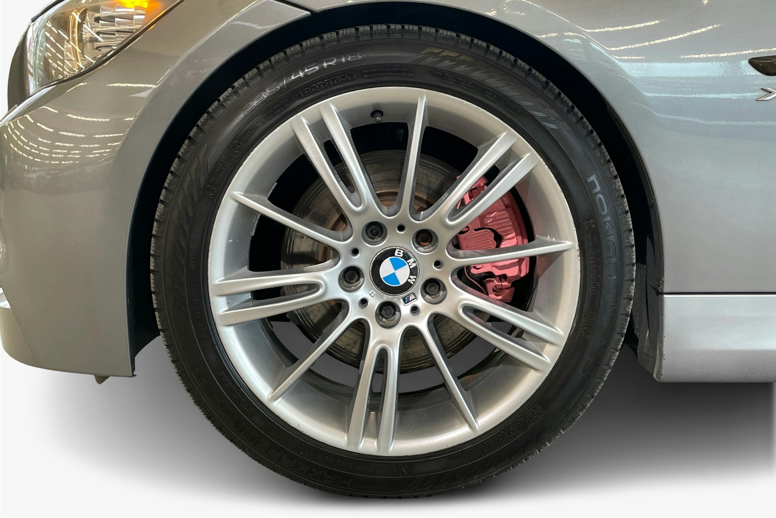 Harmaa BMW 330 2010 kuva 11.