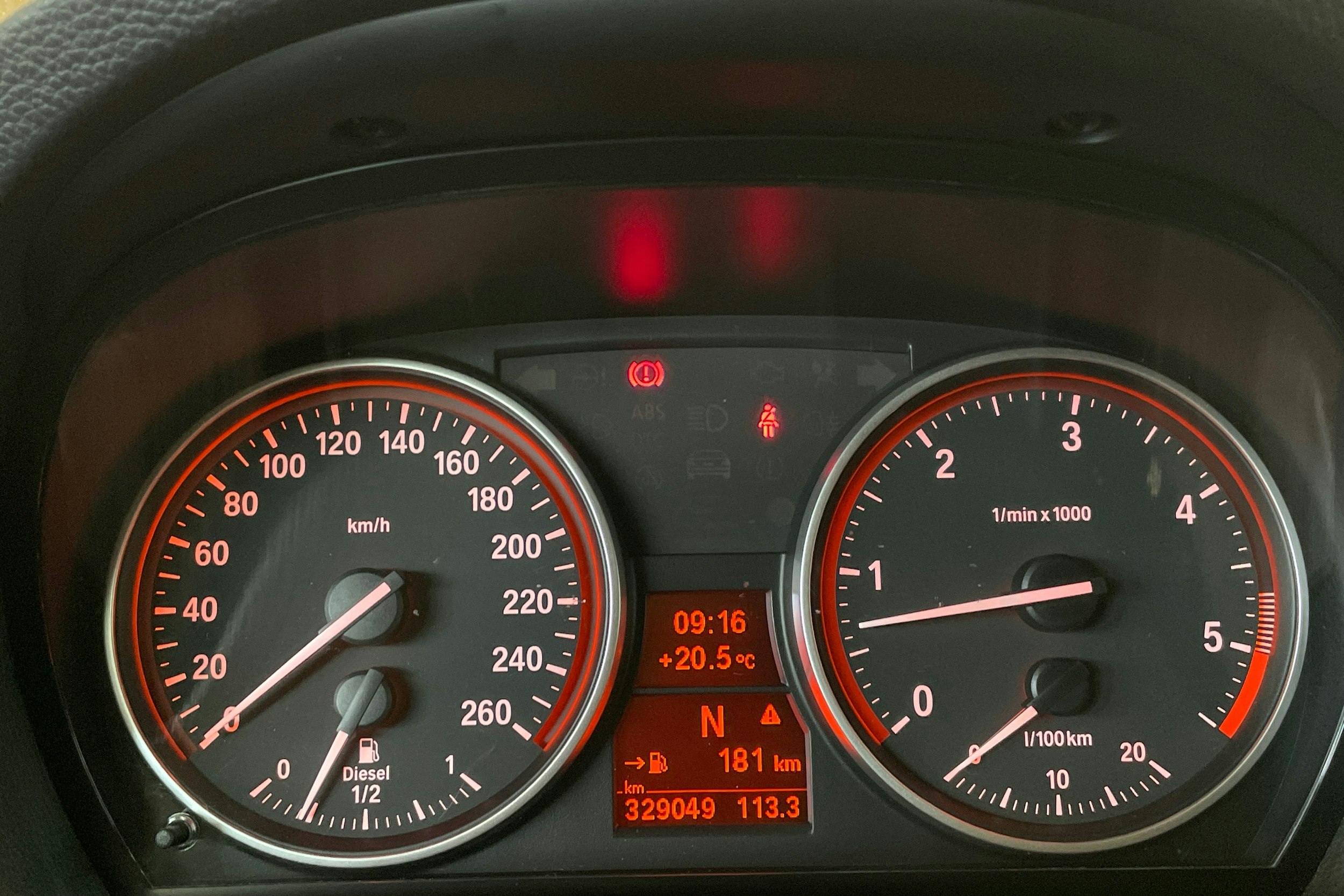 Harmaa BMW 330 2010 kuva 16.