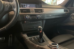 Harmaa BMW 330 2010 kuva 21.