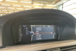 Harmaa BMW 330 2010 kuva 23.