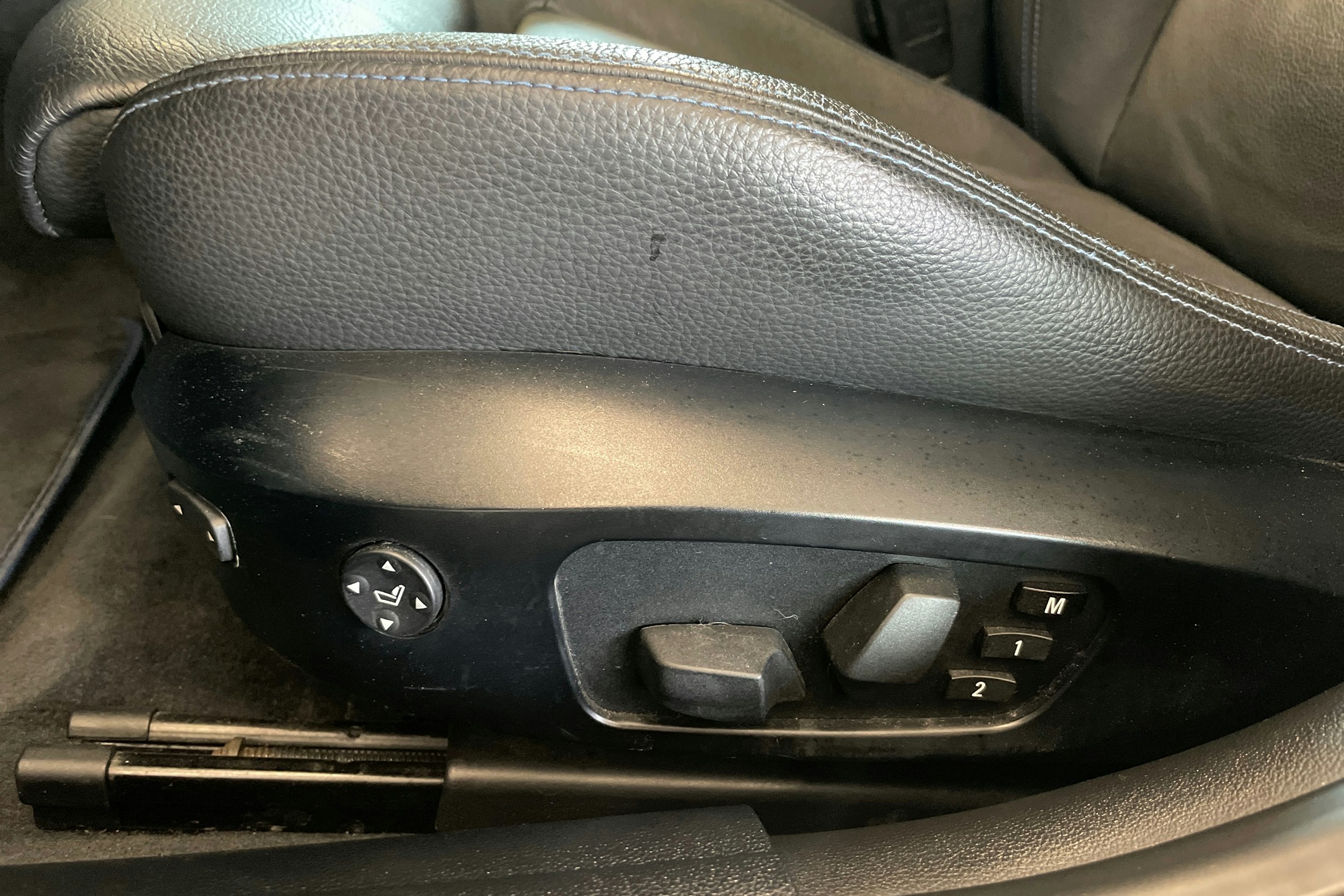 Harmaa BMW 330 2010 kuva 27.