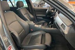 Harmaa BMW 330 2010 kuva 28.