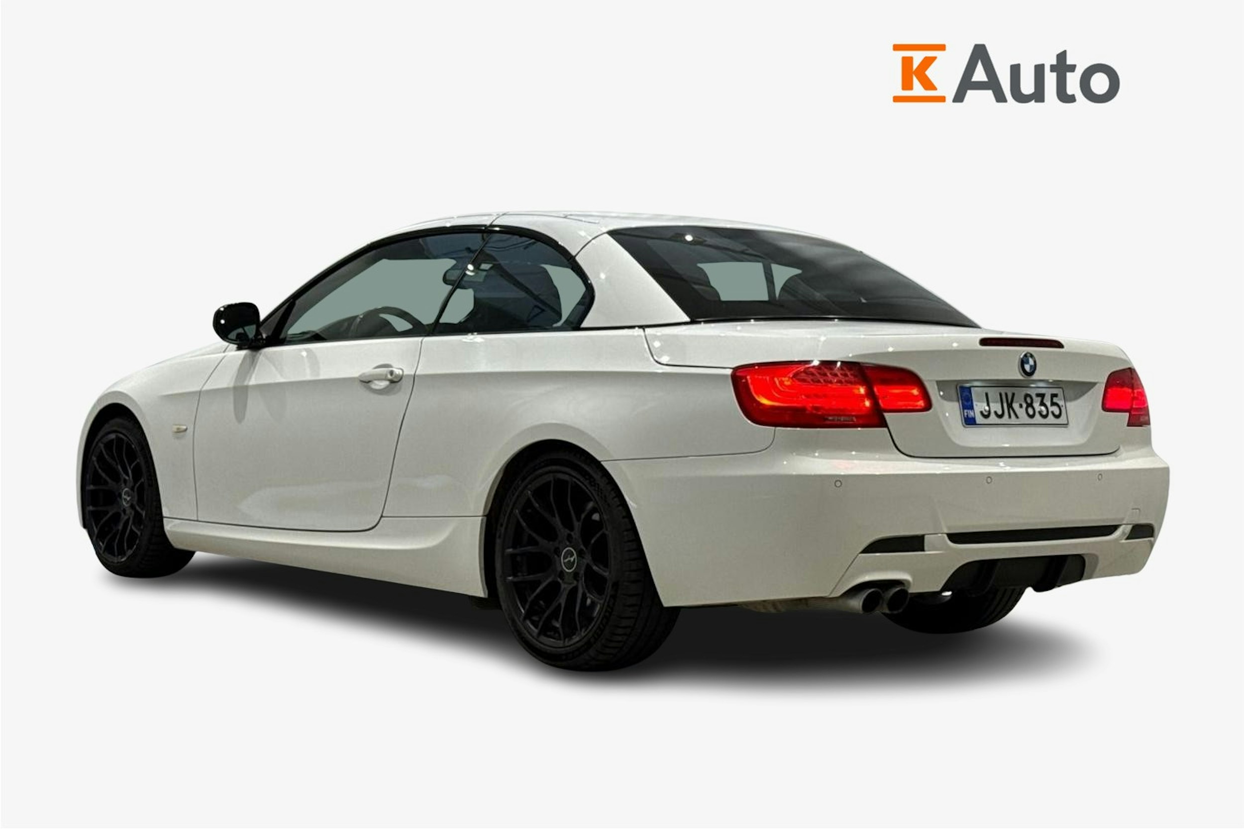 valkoinen BMW 330 2012 kuva 2.
