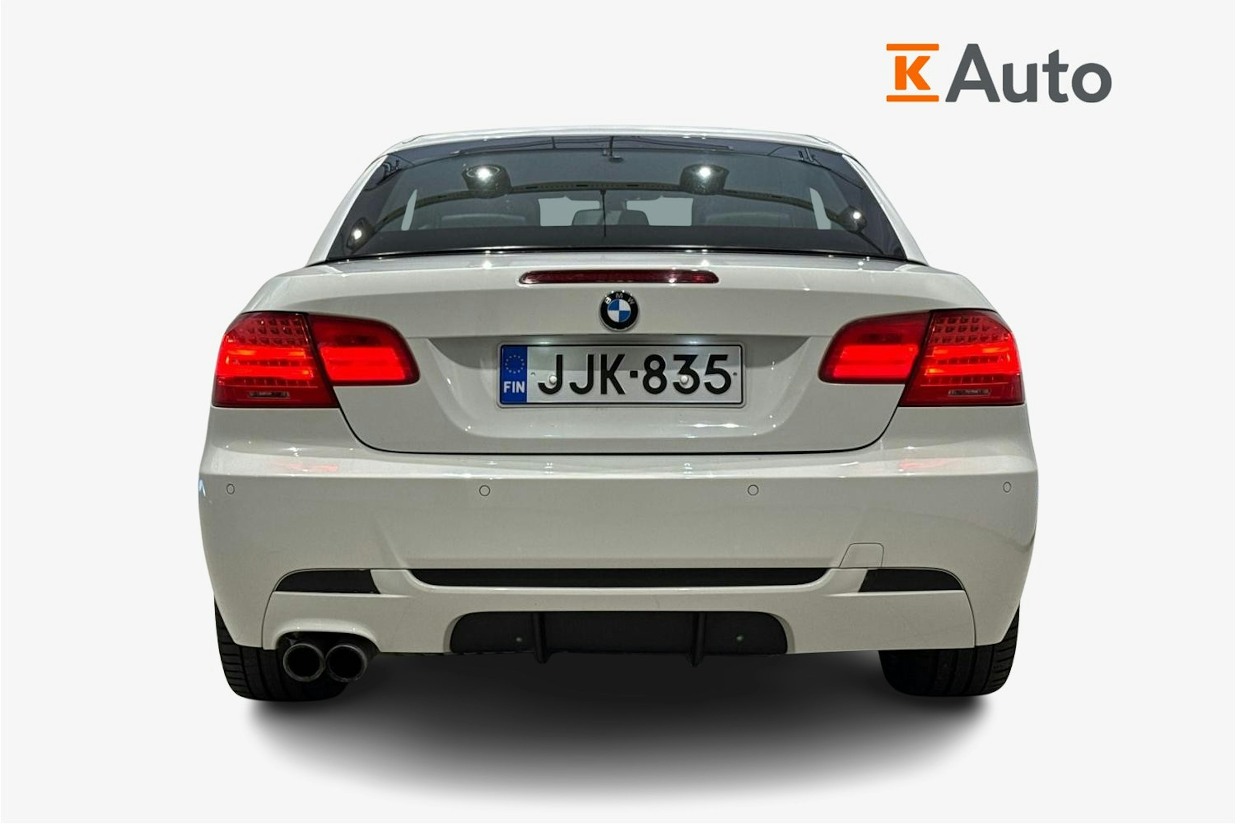 valkoinen BMW 330 2012 kuva 3.