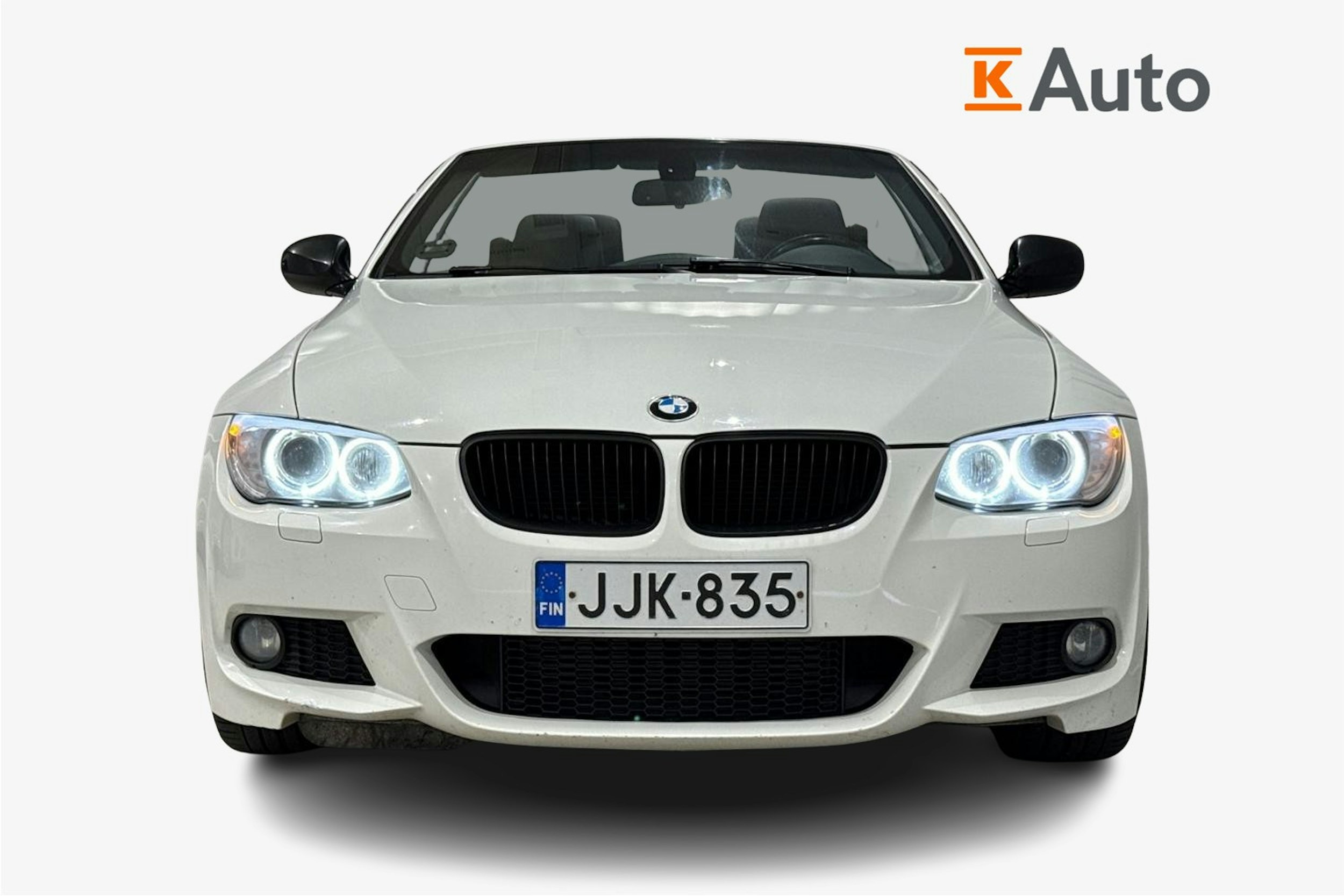 valkoinen BMW 330 2012 kuva 5.