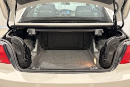 valkoinen BMW 330 2012 kuva 14.