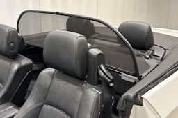 valkoinen BMW 330 2012 kuva 15.