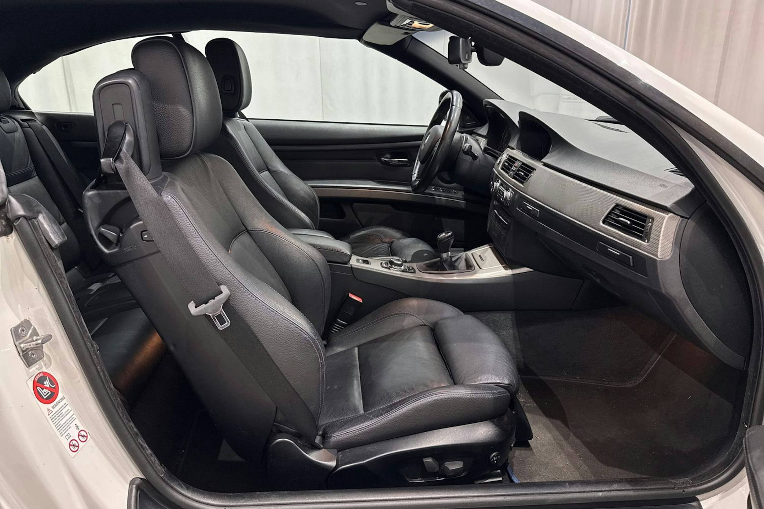 valkoinen BMW 330 2012 kuva 17.