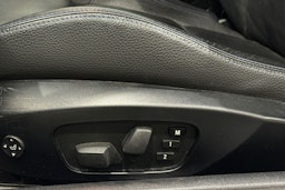 valkoinen BMW 330 2012 kuva 18.