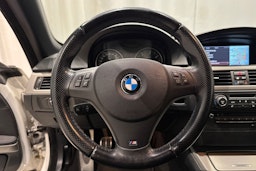 valkoinen BMW 330 2012 kuva 19.