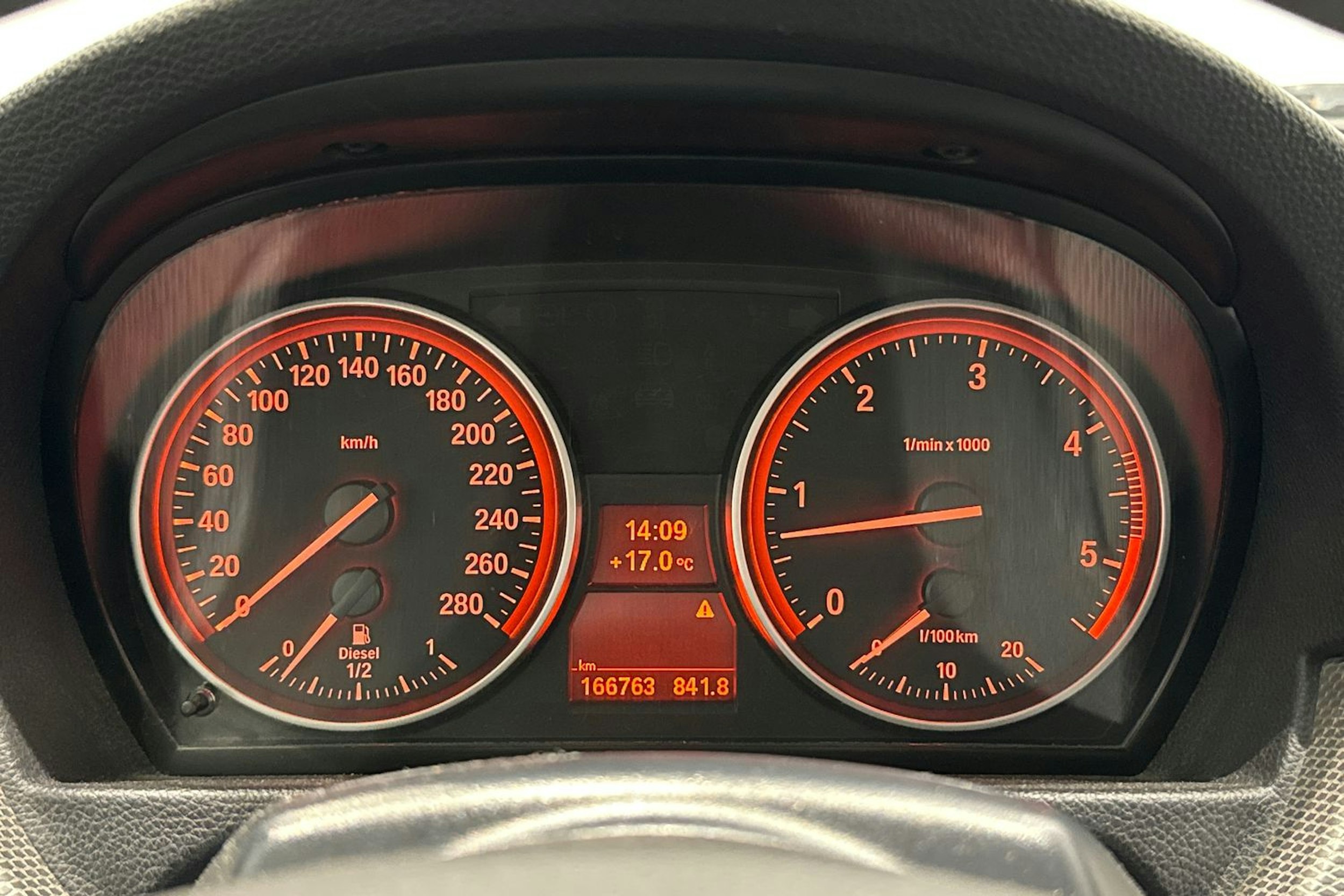 valkoinen BMW 330 2012 kuva 20.