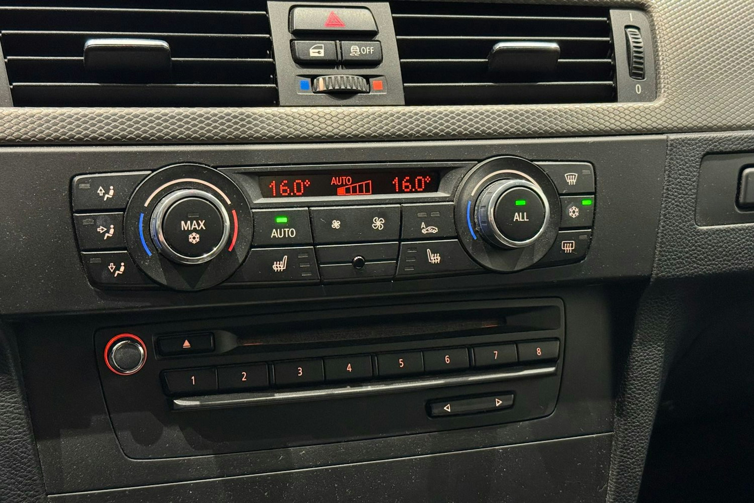 valkoinen BMW 330 2012 kuva 26.