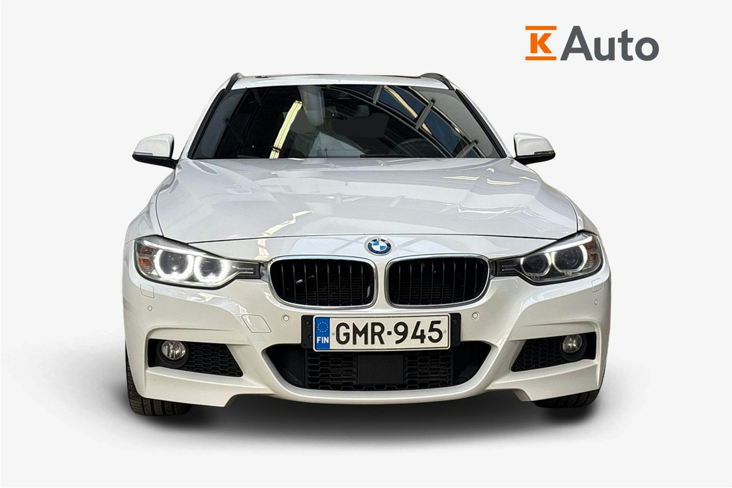 valkoinen BMW 330 2015 kuva 5.