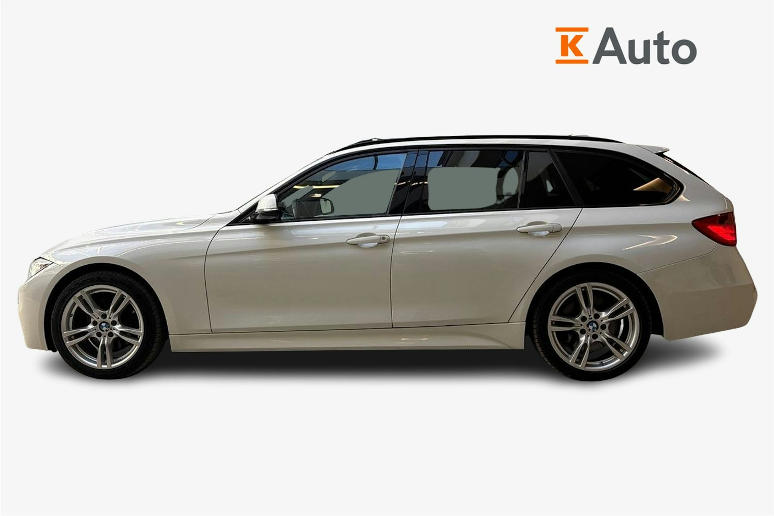 valkoinen BMW 330 2015 kuva 6.