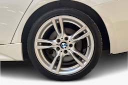 valkoinen BMW 330 2015 kuva 11.