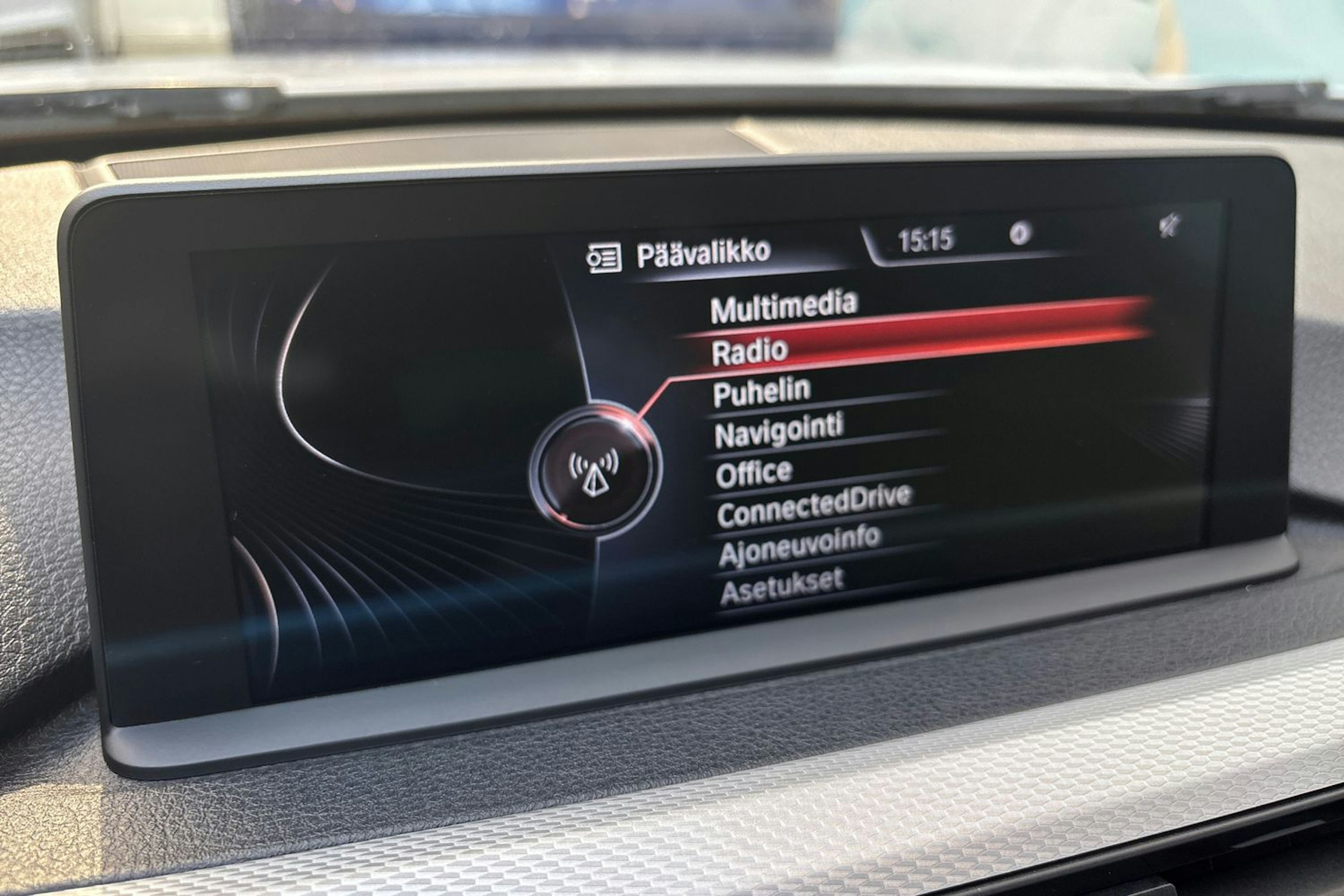 valkoinen BMW 330 2015 kuva 20.