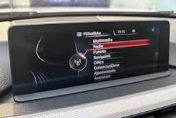 valkoinen BMW 330 2015 kuva 20.