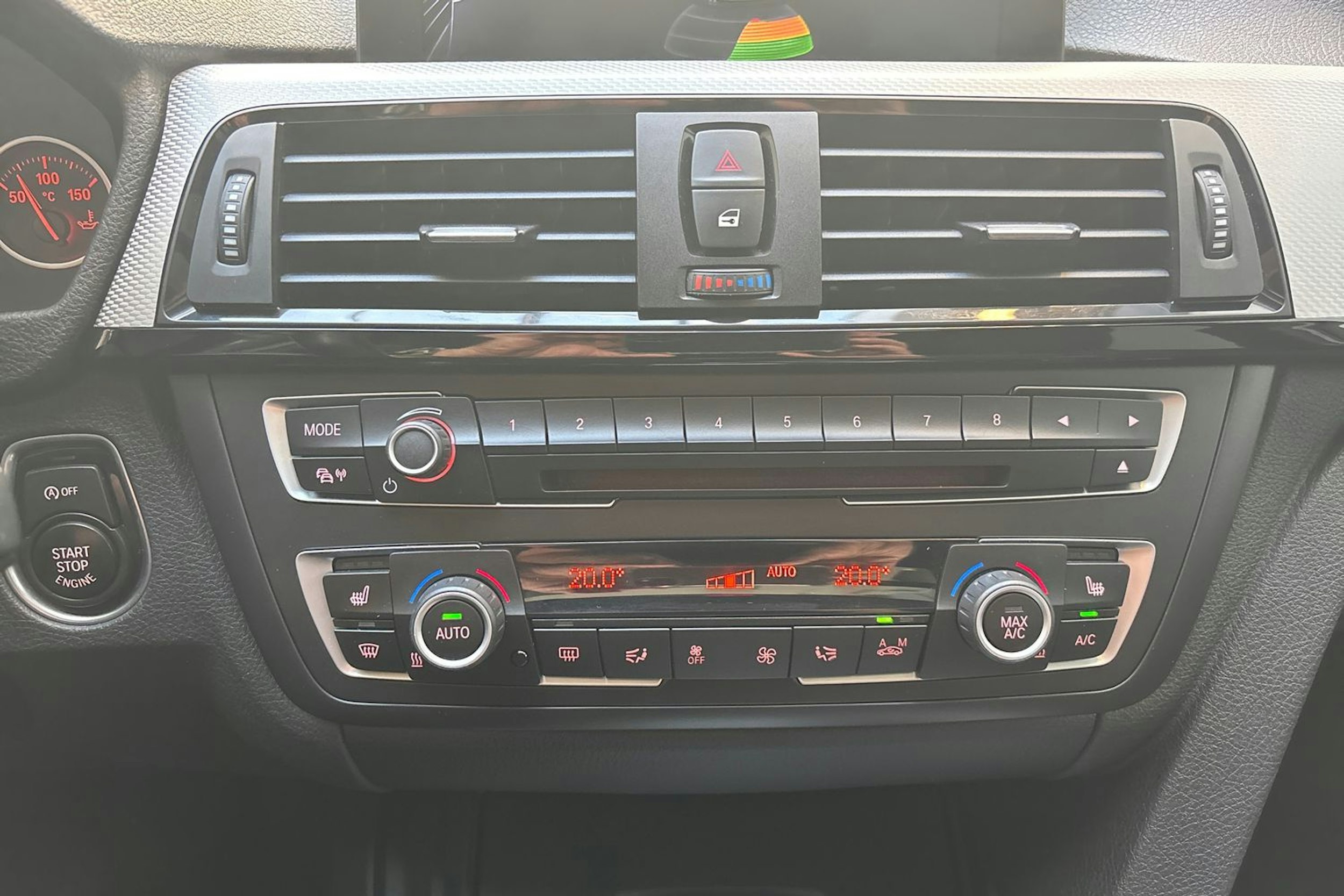 valkoinen BMW 330 2015 kuva 24.
