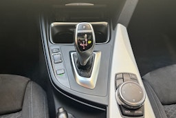valkoinen BMW 330 2015 kuva 26.