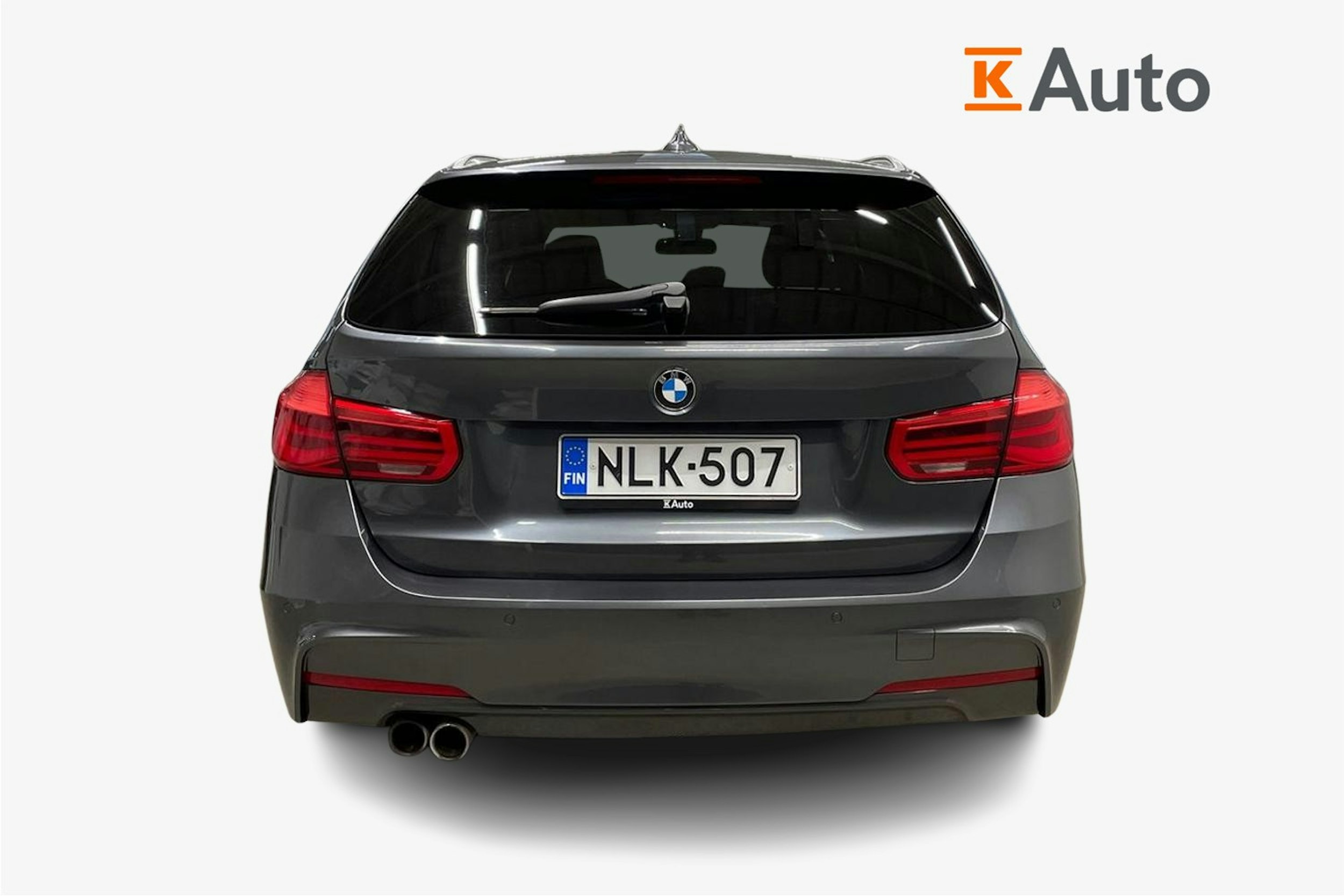 harmaa BMW 330 2015 kuva 3.