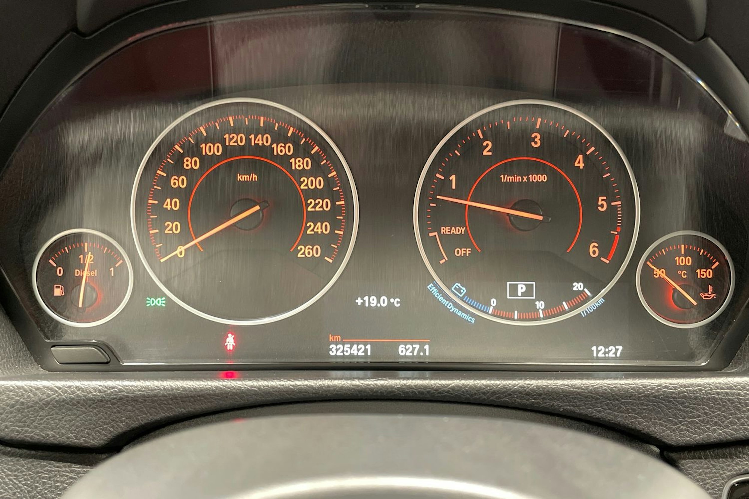 harmaa BMW 330 2015 kuva 16.