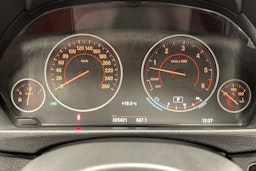 harmaa BMW 330 2015 kuva 16.
