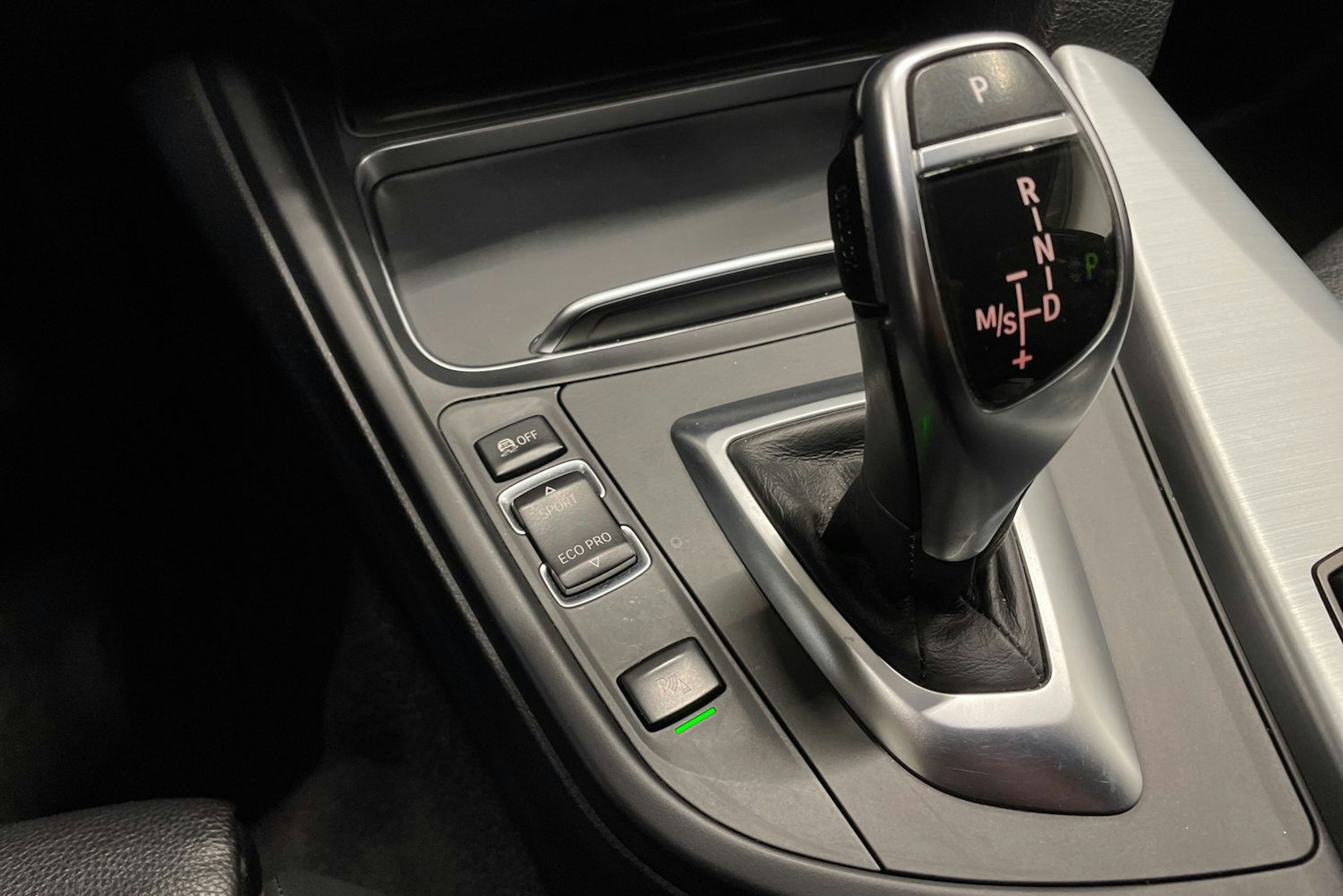 harmaa BMW 330 2015 kuva 22.