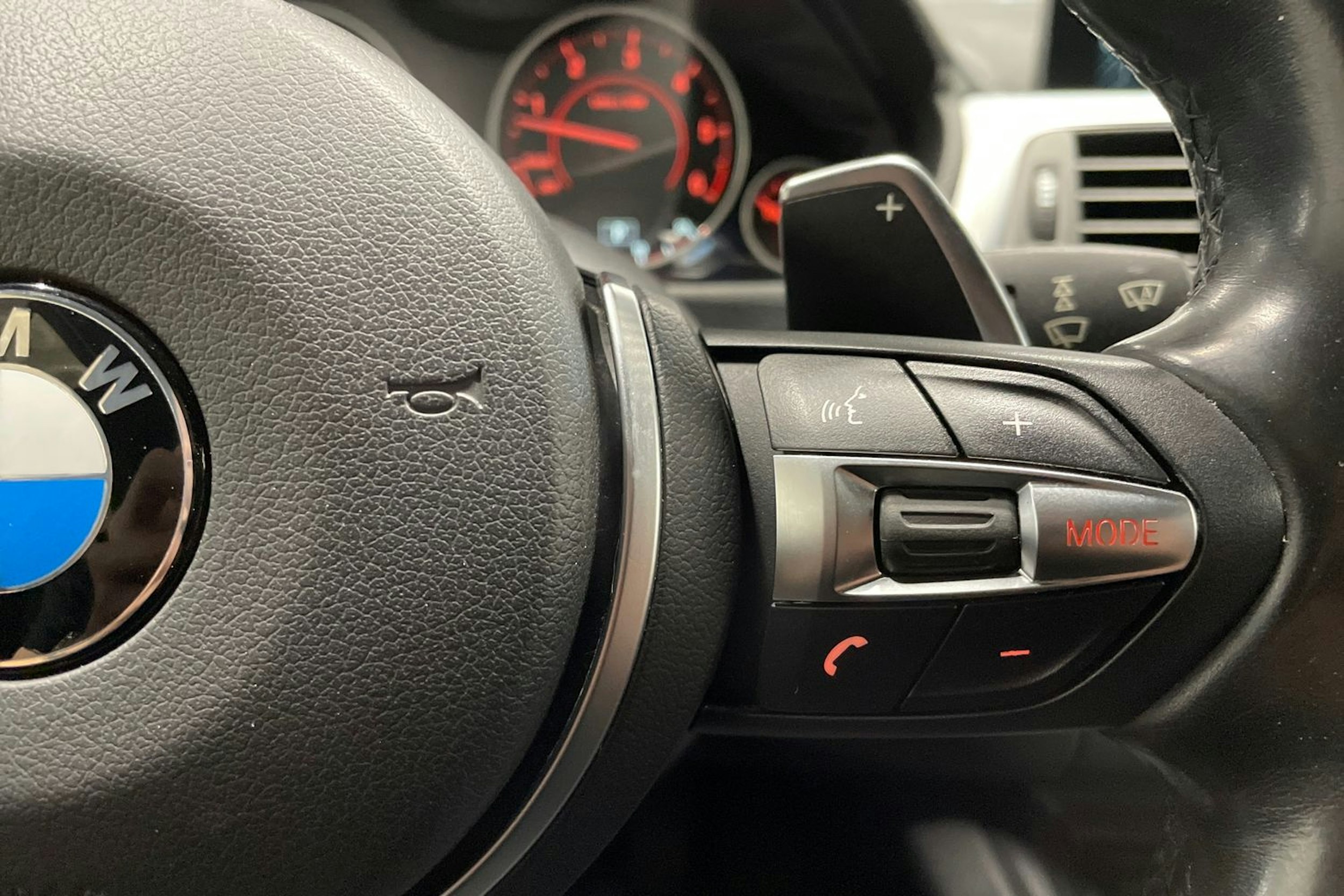 harmaa BMW 330 2015 kuva 27.