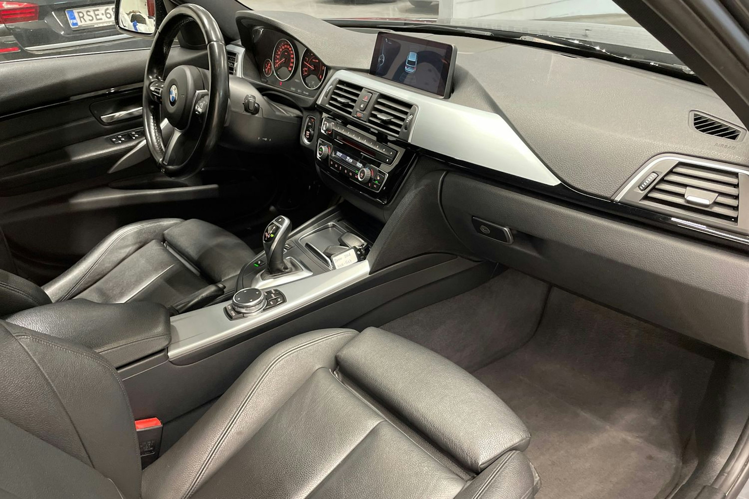 harmaa BMW 330 2015 kuva 29.