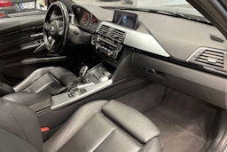 harmaa BMW 330 2015 kuva 29.