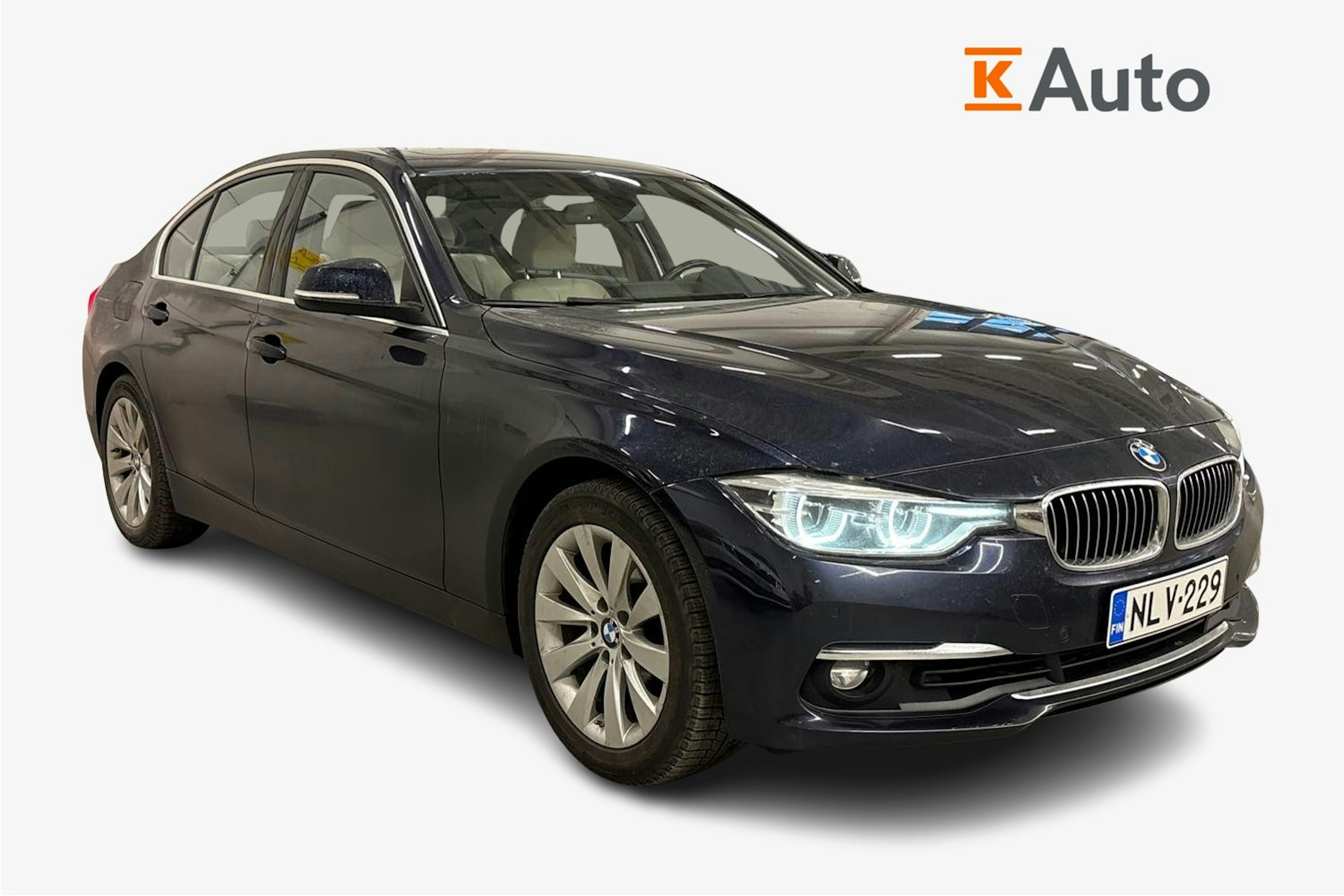 sininen BMW 330 2016 kuva 1.