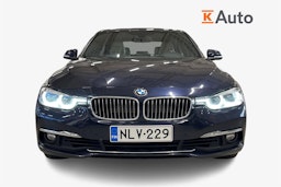 sininen BMW 330 2016 kuva 5.