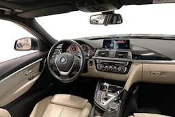 sininen BMW 330 2016 kuva 9.