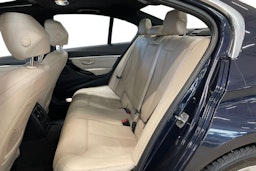 sininen BMW 330 2016 kuva 10.