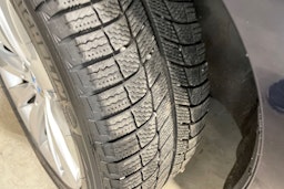 sininen BMW 330 2016 kuva 13.