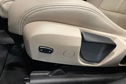 sininen BMW 330 2016 kuva 15.