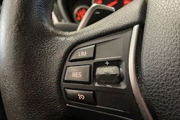 sininen BMW 330 2016 kuva 19.