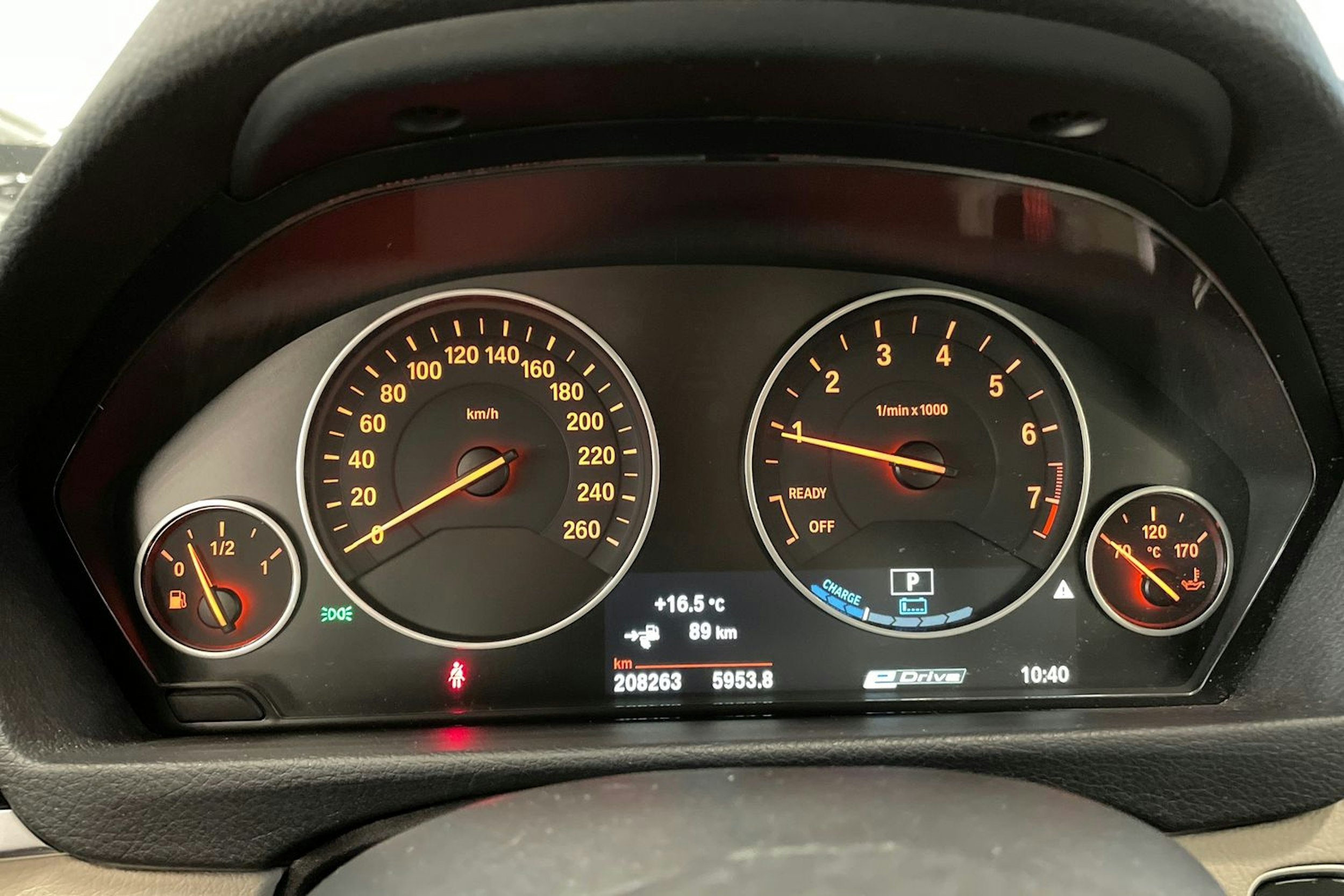 sininen BMW 330 2016 kuva 20.