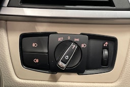 sininen BMW 330 2016 kuva 21.