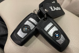 sininen BMW 330 2016 kuva 31.