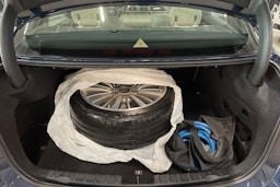 sininen BMW 330 2016 kuva 33.