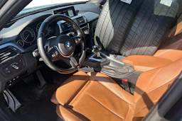 harmaa BMW 330 2016 kuva 3.