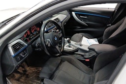 Valkoinen BMW 330 2017 kuva 3.