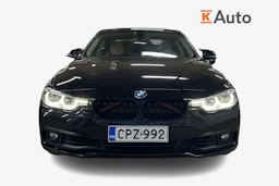 Musta BMW 330 2017 kuva 5.