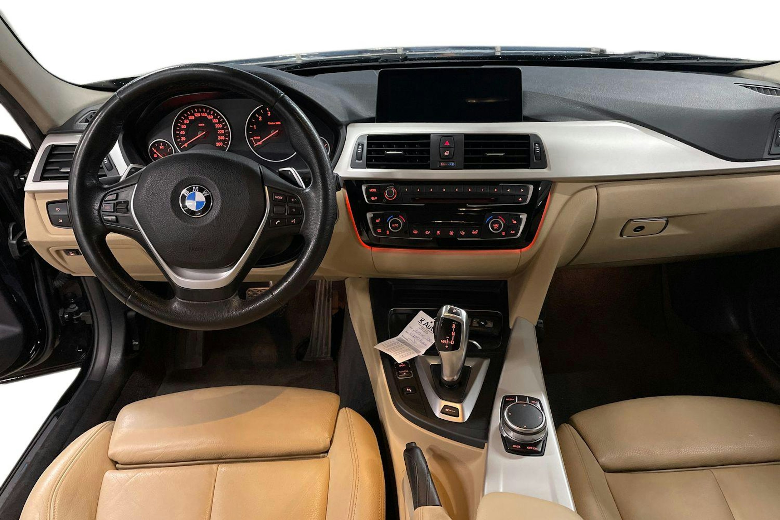 Musta BMW 330 2017 kuva 9.