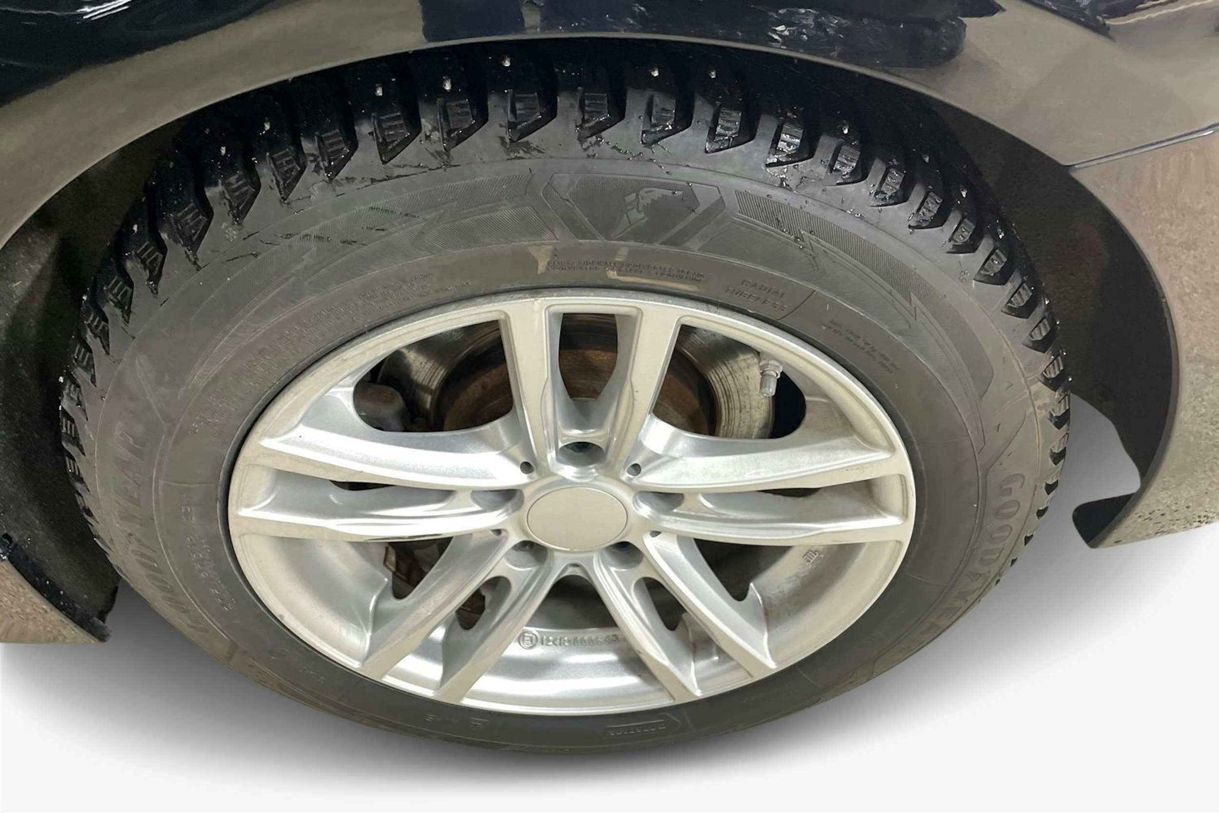 Musta BMW 330 2017 kuva 11.