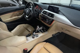 Musta BMW 330 2017 kuva 15.