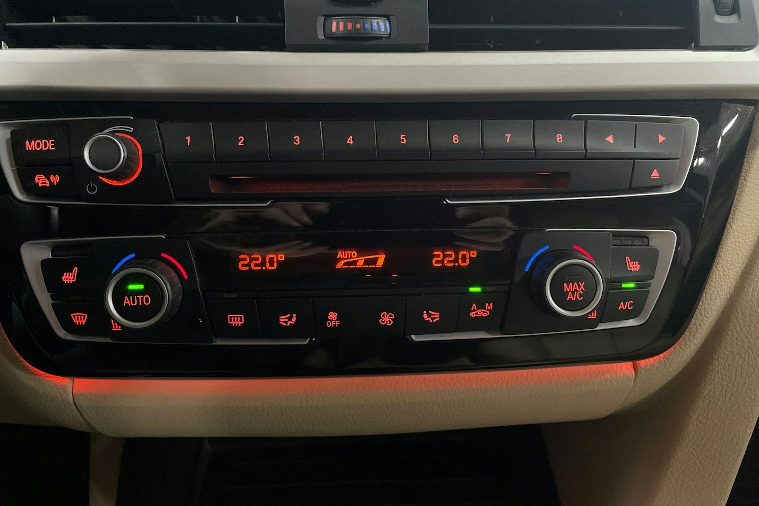 Musta BMW 330 2017 kuva 20.