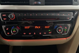 Musta BMW 330 2017 kuva 20.