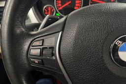 Musta BMW 330 2017 kuva 22.